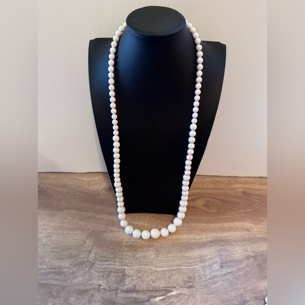 Descending Plastic Beaded Necklace Vintage Long Classic costume Strand 80s 90s